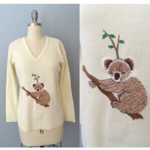 Vintage 70’s  Le Roy Acrylic Sweater Womens S beige ‎  V Neck  Koala bear